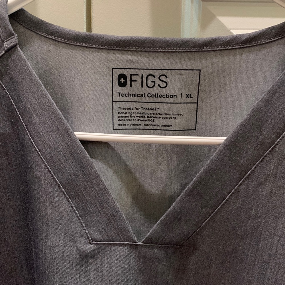 Figs men’s tactical collection scrub top. Size xl. Grey.